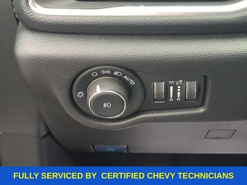 Used 2025 Chrysler Pacifica Limited FWD image 25
