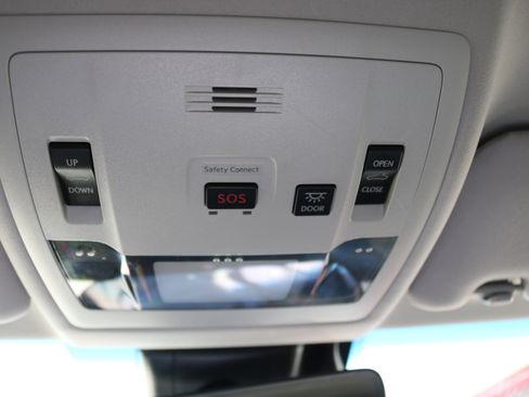 Used 2016 Lexus ES 350 w/ Luxury Package w/Wood Trim image 30