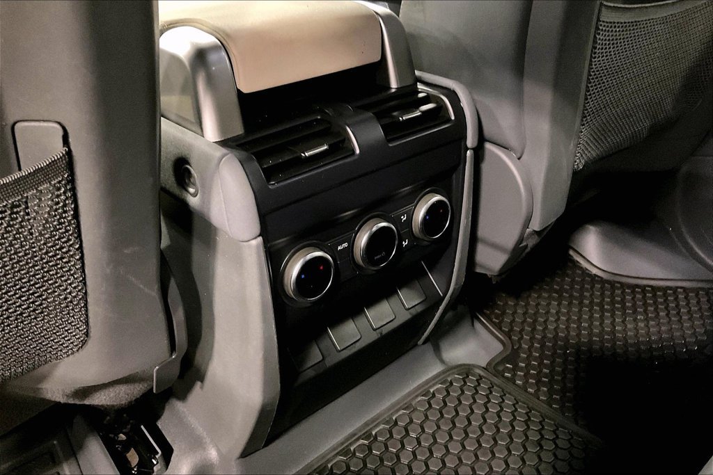 Used 2023 Land Rover Defender 130 X-Dynamic SE AWD/4WD image 11