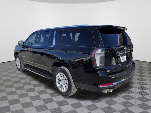 New 2026 Chevrolet Suburban Premier image 13
