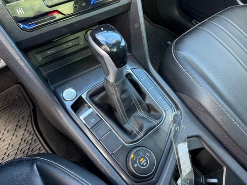 Used 2024 Volkswagen Tiguan SE R-Line image 14