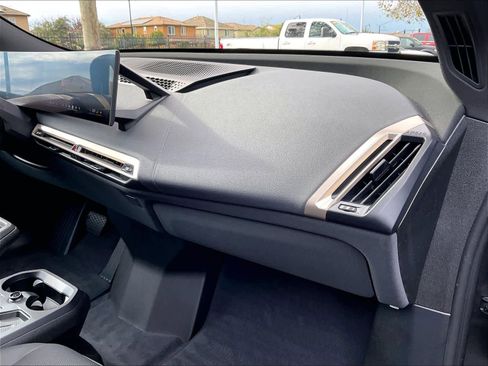 Used 2025 BMW iX xDrive50 image 17