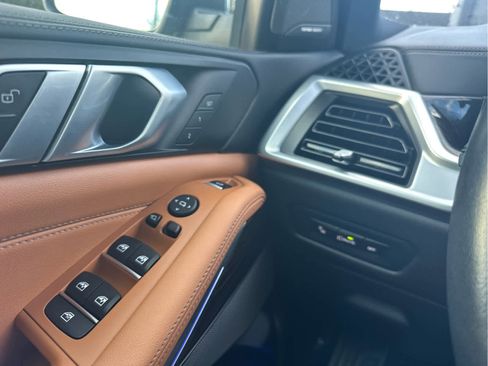 Used 2024 BMW X5 xDrive40i w/ Premium Package image 12