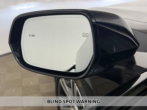 Used 2024 Cadillac Lyriq Luxury AWD/4WD image 7