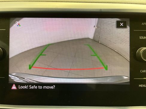 Used 2024 Volkswagen Taos SE image 16