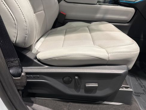 Used 2025 Ford Expedition Max Platinum image 37