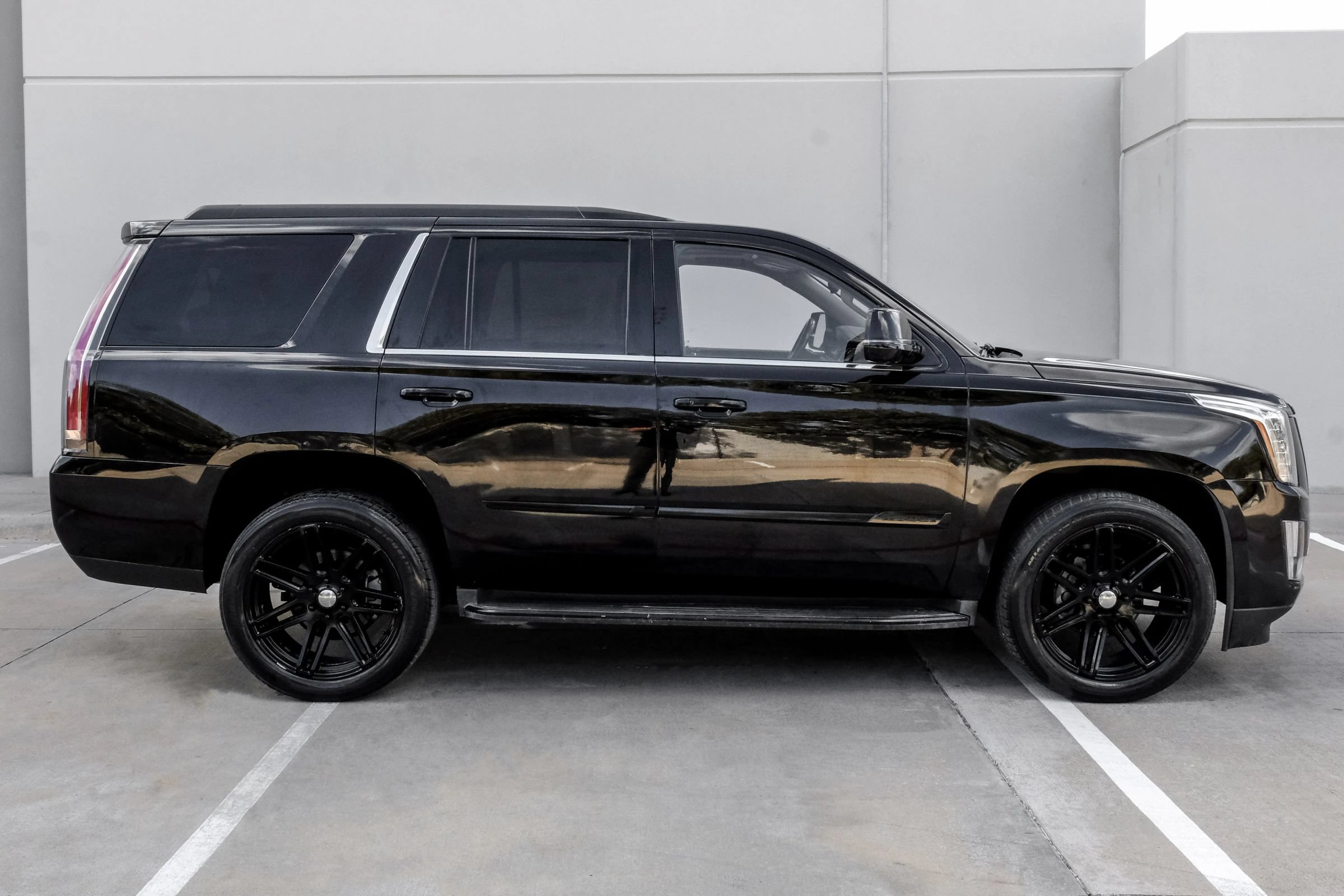 Used 2016 Cadillac Escalade Luxury AWD/4WD image 9
