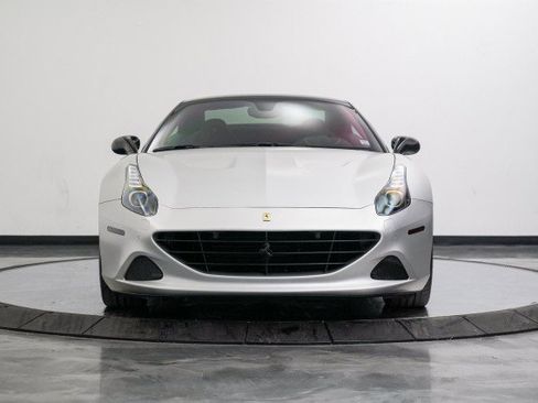 Used 2016 Ferrari California T image 9