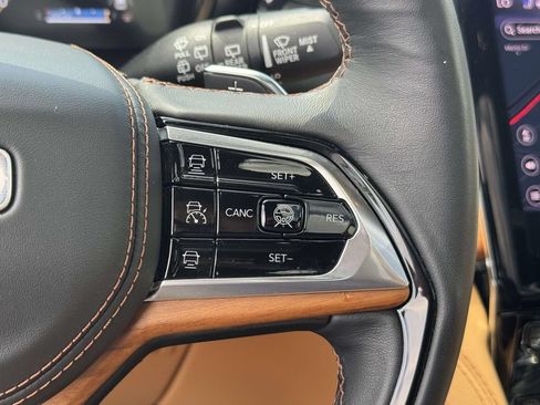 Used 2025 Jeep Grand Cherokee Summit AWD/4WD image 24