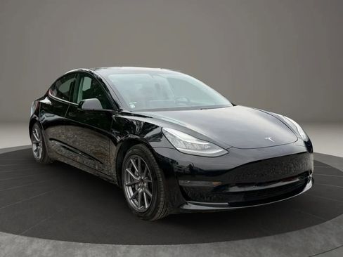 Used 2021 Tesla Model 3 Standard Range Plus RWD image 3