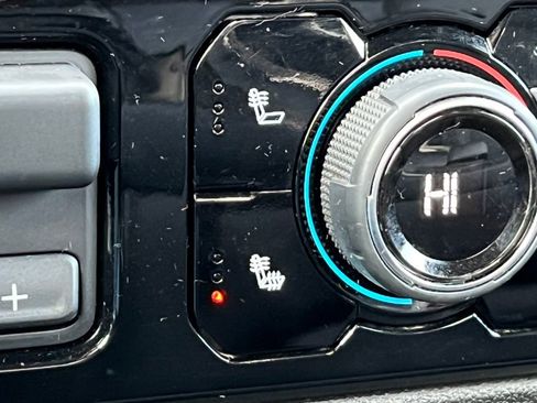 Used 2025 Chevrolet Silverado 2500 LT w/ Convenience Package image 27