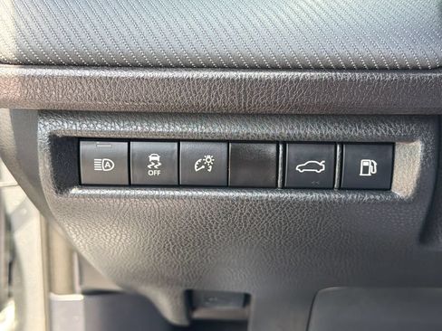 Used 2025 Toyota Camry SE w/ Convenience Package FWD image 19