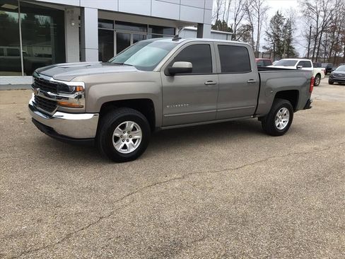 Used 2017 Chevrolet Silverado 1500 LT w/ Trailering Package image 3