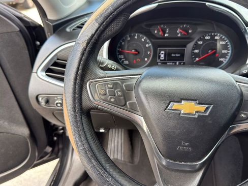 Used 2021 Chevrolet Malibu LT FWD image 16