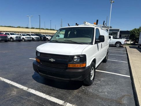 Used 2011 Chevrolet Express 2500 RWD image 4
