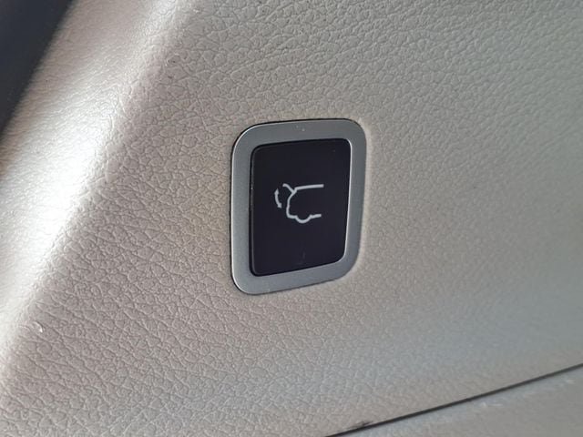 Used 2023 Chrysler Pacifica Limited FWD image 16