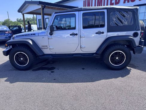 Used 2013 Jeep Wrangler Unlimited Sport AWD/4WD image 9