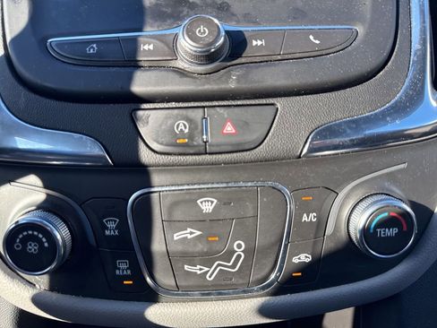 Used 2022 Chevrolet Equinox LS w/ LS Convenience Package image 12