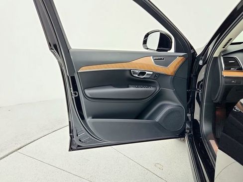 New 2025 Volvo XC90 B6 Plus w/ Protection Package Premier image 26