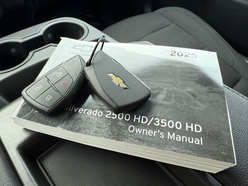 Used 2025 Chevrolet Silverado 2500 W/T image 25
