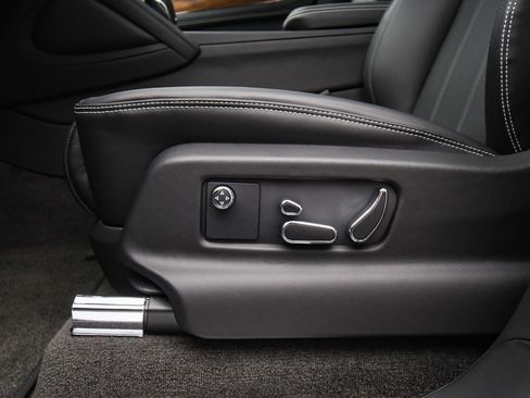 New 2025 Bentley Bentayga image 39