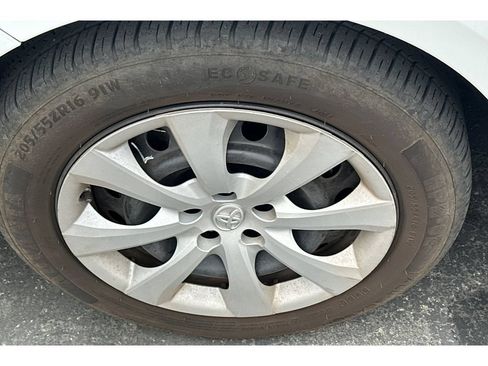 Used 2022 Toyota Corolla LE FWD image 4