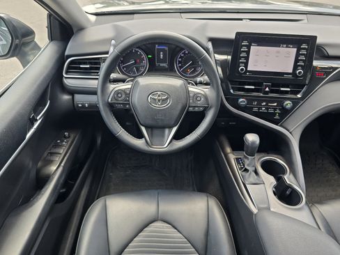 Used 2021 Toyota Camry SE w/ Convenience Package FWD image 14