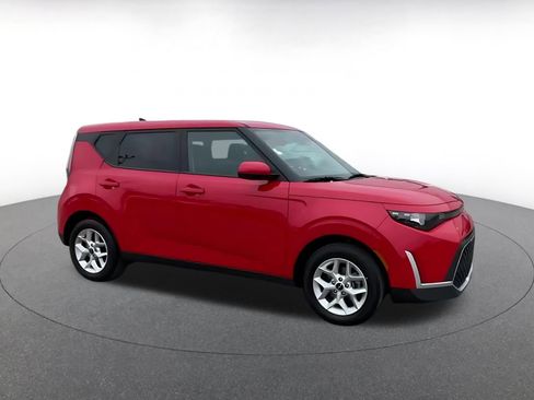 Used 2025 Kia Soul LX w/ LX Technology Package image 2
