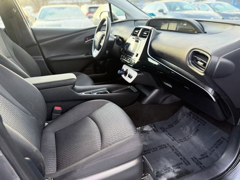 Certified 2018 Toyota Prius Two image 21