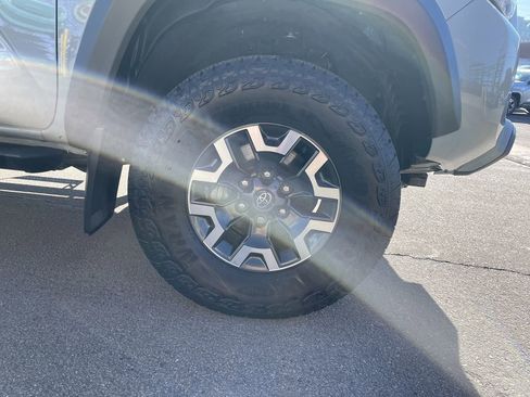 Used 2023 Toyota Tacoma TRD Off-Road w/ TRD Premium Off Road Package image 11