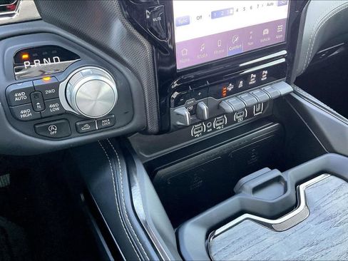 Used 2025 RAM 1500 Limited w/ Off Road Group AWD/4WD image 9