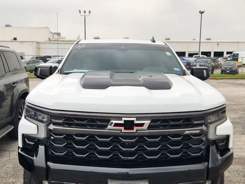 Used 2023 Chevrolet Silverado 1500 ZR2 w/ Technology Package AWD/4WD image 2