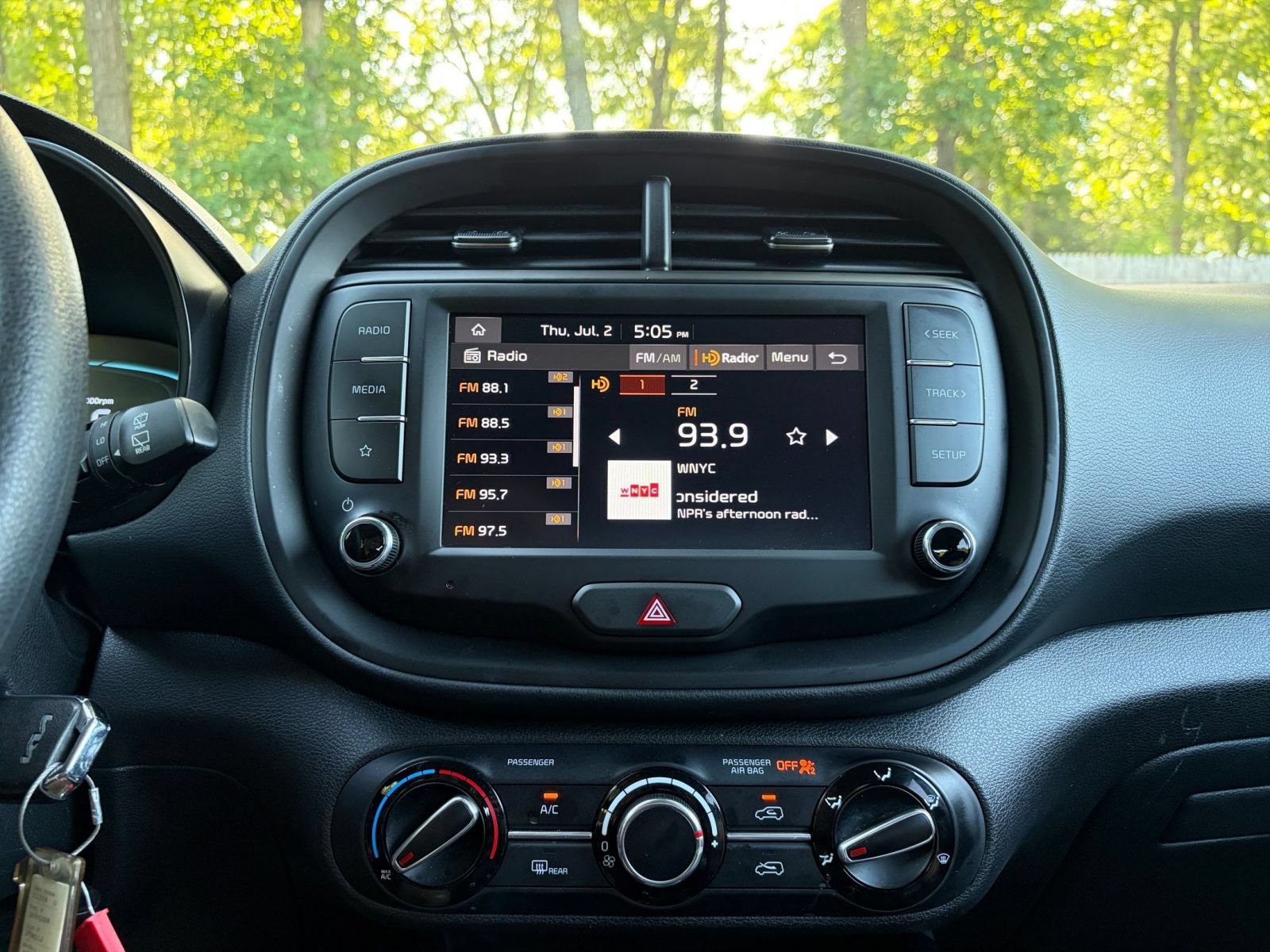 Used 2025 Kia Soul LX w/ LX Technology Package FWD image 16
