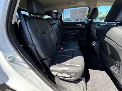 Used 2024 Kia Sorento S image 42