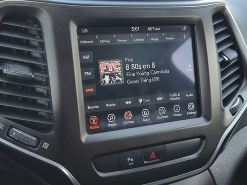 Used 2020 Jeep Cherokee Trailhawk w/ Comfort/Convenience Group AWD/4WD image 17