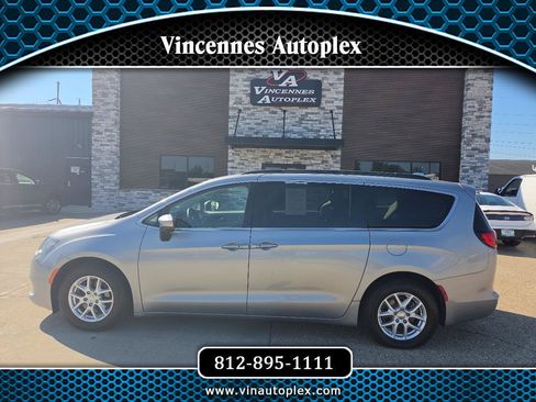 Used 2020 Chrysler Voyager Lxi FWD image 1