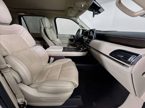 Used 2019 Lincoln Navigator L Reserve image 36