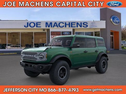 New 2025 Ford Bronco Badlands image 3