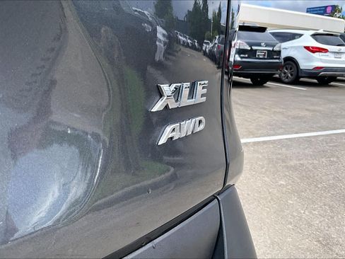 Used 2022 Toyota RAV4 XLE AWD/4WD image 9