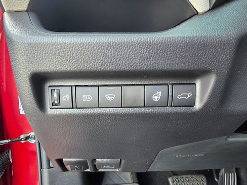 Used 2021 Toyota RAV4 XLE Premium image 17