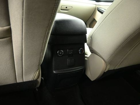 Certified 2018 Ford Explorer FWD image 18