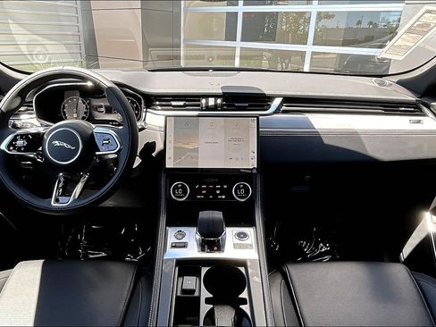 New 2026 Jaguar F-PACE R-Dynamic S image 5
