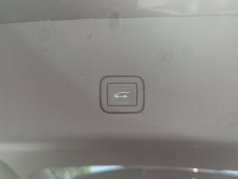 Certified 2023 Chevrolet Traverse LT AWD/4WD image 18