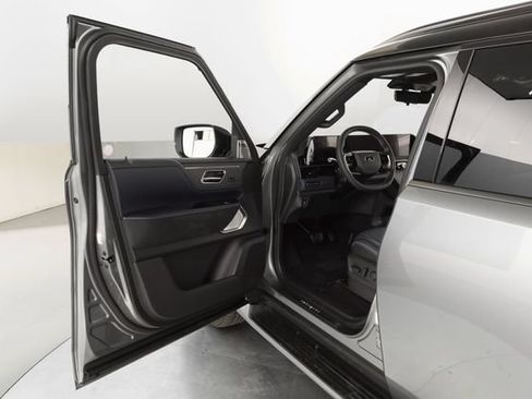 Used 2026 INFINITI QX80 4WD image 33