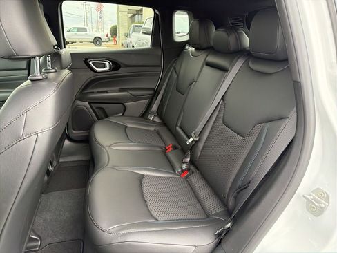 New 2026 Jeep Compass Latitude image 19