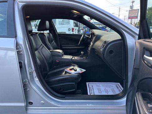 Used 2020 Dodge Charger SXT w/ Leather Interior Group RWD image 17