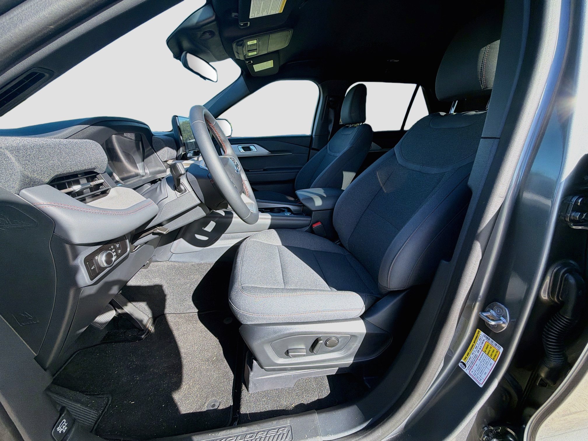 New 2027 Ford Explorer Active RWD image 14