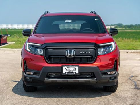 Used 2025 Honda Passport TrailSport image 3