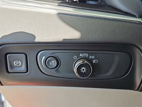 Used 2019 Buick Enclave Essence image 26