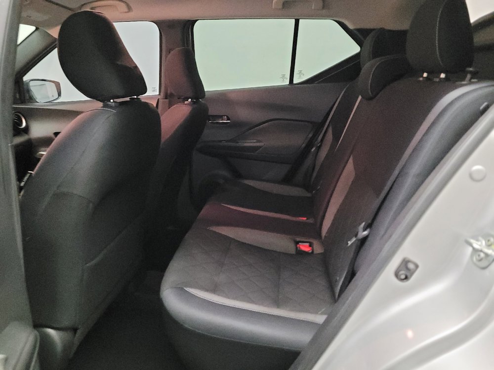 Used 2018 Nissan Kicks SV FWD image 18